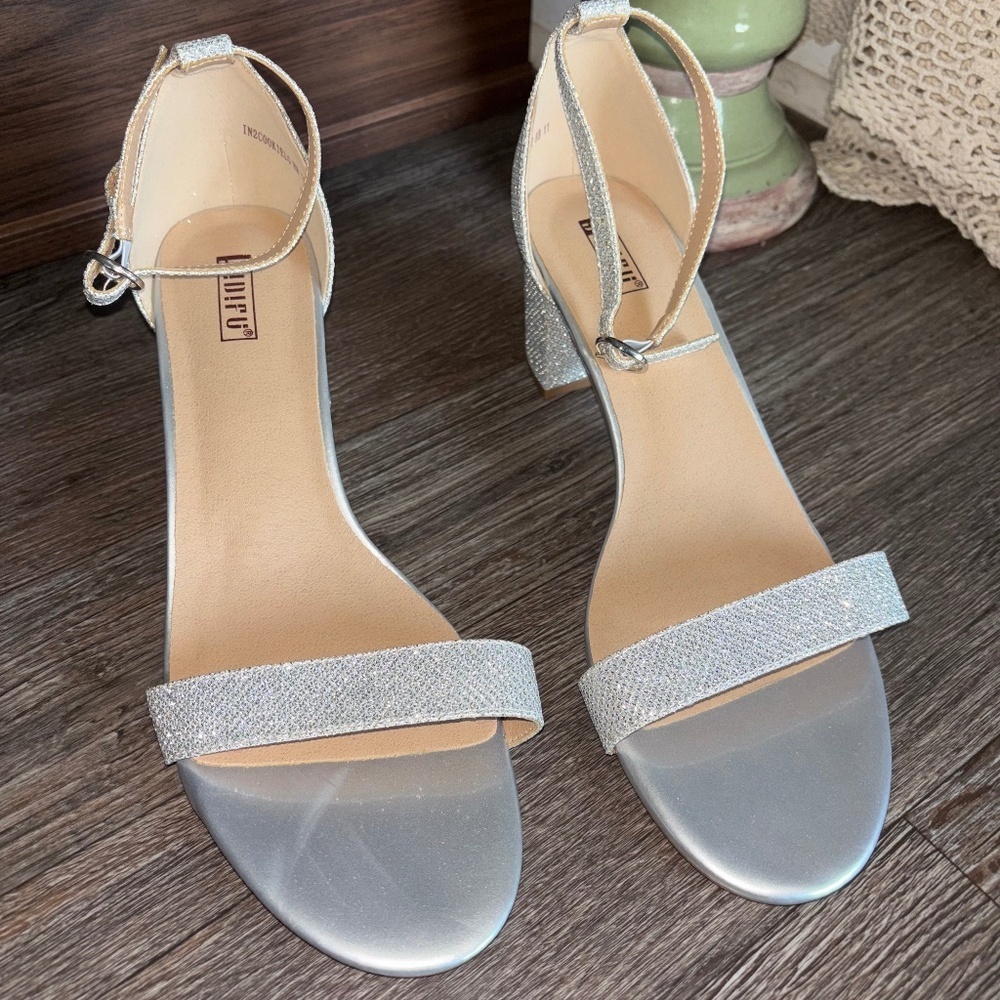 Didifu size 11 strappy silver heels